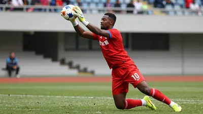SC Freiburg coach Julian Schuster identifies Eintracht Frankfurt as a potential destination for goalkeeper Noah Atubolu...