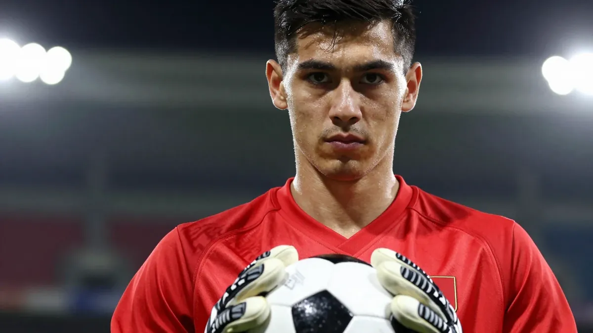 Exklusiv bei BILD berichten Mitspieler über Noah Atubolus bevorstehenden Wechsel zu Eintracht Frankfurt und geben dem...