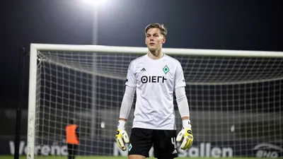SC Freiburg startet mit Mio Backhaus im Tor gegen seinen Ex-Klub Werder Bremen in die neue Bundesliga-Saison, Julian...